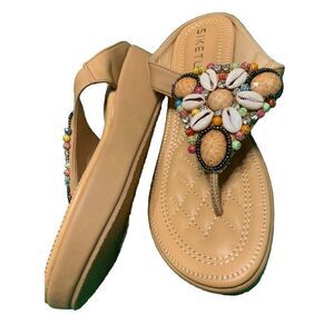 Siketu Cushion Bed Platform Sandals Size 7.5 Shells & Rhinestones - New w/o Tags